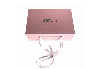چین Logo Embossing جعبه هدیه تاشو رنگ پینک رنگ برای بسته بندی لباس کارخانه