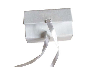 چین جعبه جواهرات سبک وزن جعبه هدیه بسته بندی گردنبند با لوگو داغ مهر زنی کارخانه