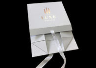 Logo Ribbon سفارشی کاغذ تاشو کاغذ سفید جعبه برای بسته بندی لباس تامین کننده
