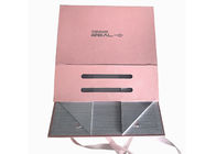 Logo Embossing جعبه هدیه تاشو رنگ پینک رنگ برای بسته بندی لباس تامین کننده
